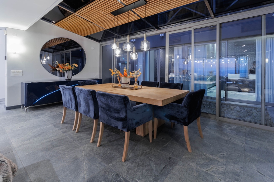 4 Bedroom Property for Sale in Green Point Western Cape